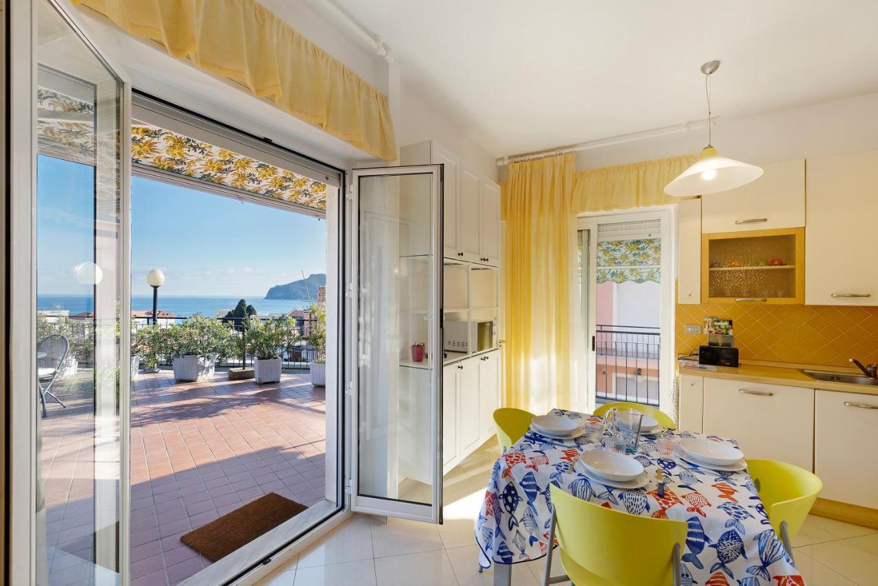Апартаменты Attico Cielo E Mare Споторно Экстерьер фото
